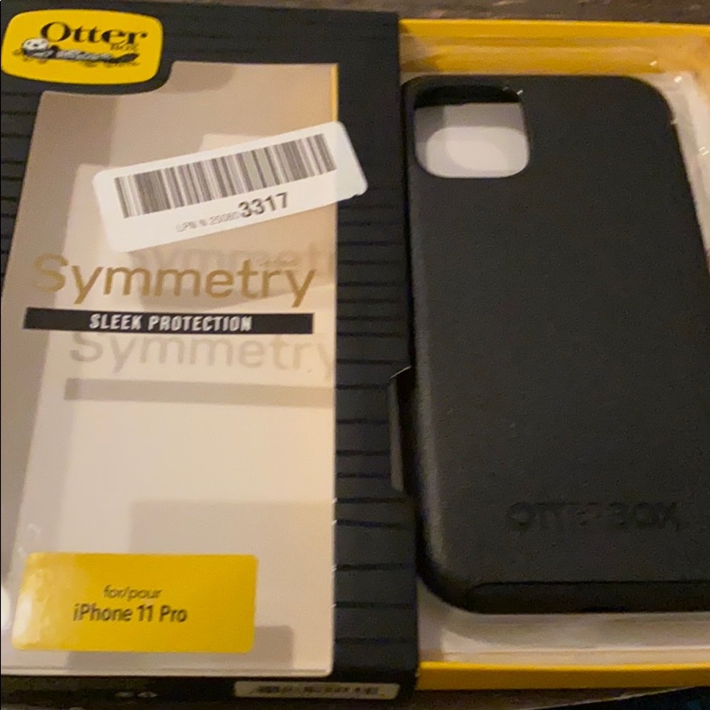 iPhone 11 Pro oterbox pro case symmetry